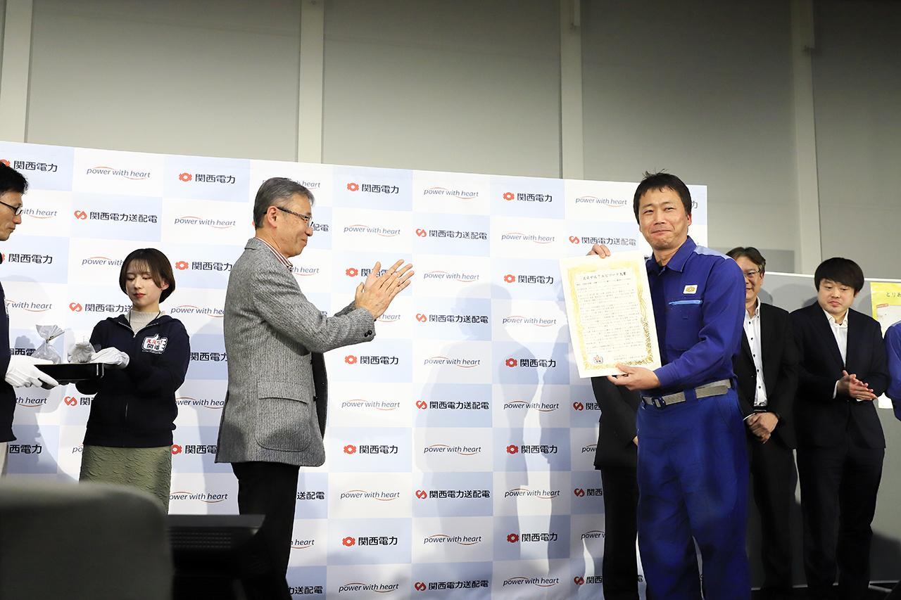 画像1: 2025年度の「ええやん!エピソード」大賞には、金属3Dプリンターで製作したインコネル製水車ランナの実用化プロジェクトや、水力事業が学べるマインクラフトの制作プロジェクト、万博アテンダントチームの取組みなどが紹介され、会場は大きな拍手に包まれました。