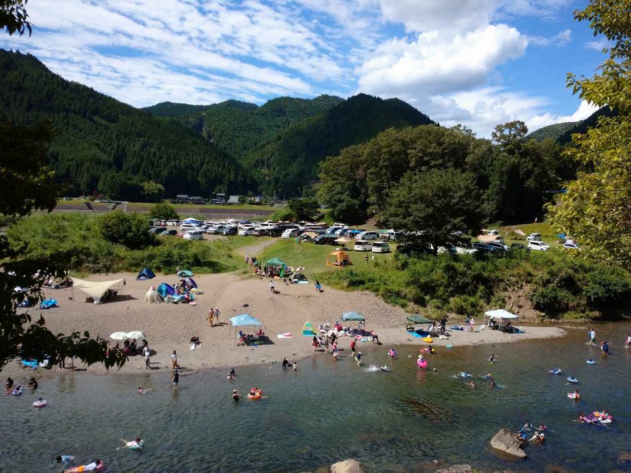 画像1: 宇津峡公園キャンプ場｜川遊びも楽しめる自然派アウトドア施設