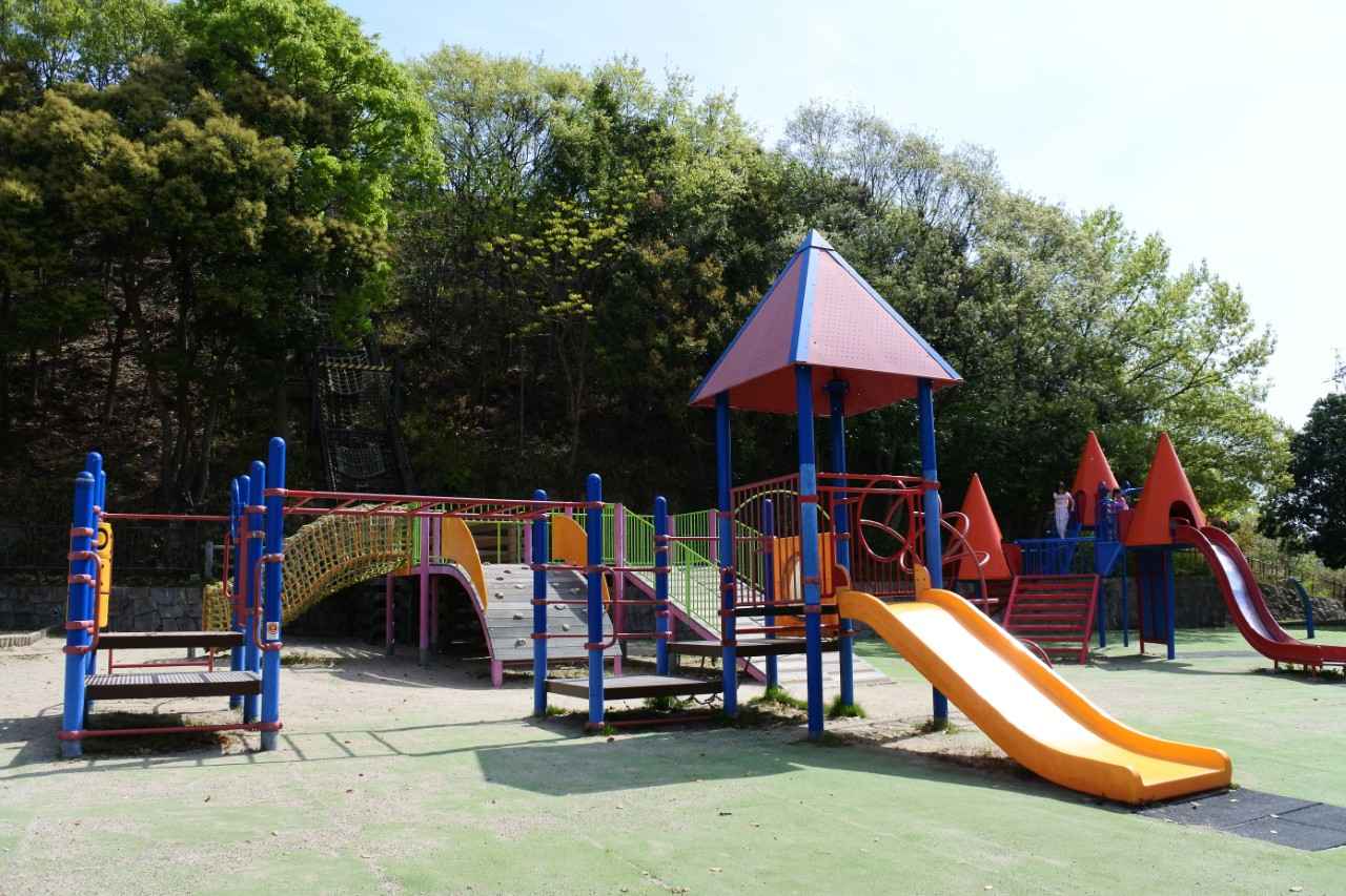 画像: 神戸総合運動公園｜複合遊具やロングスライダーなど大型遊具も充実