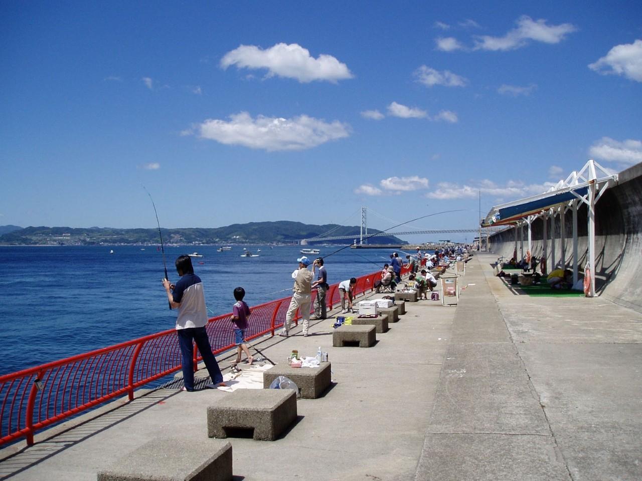画像: 神戸市立平磯海づり公園｜ロケーション抜群！釣った魚でBBQも楽しめる