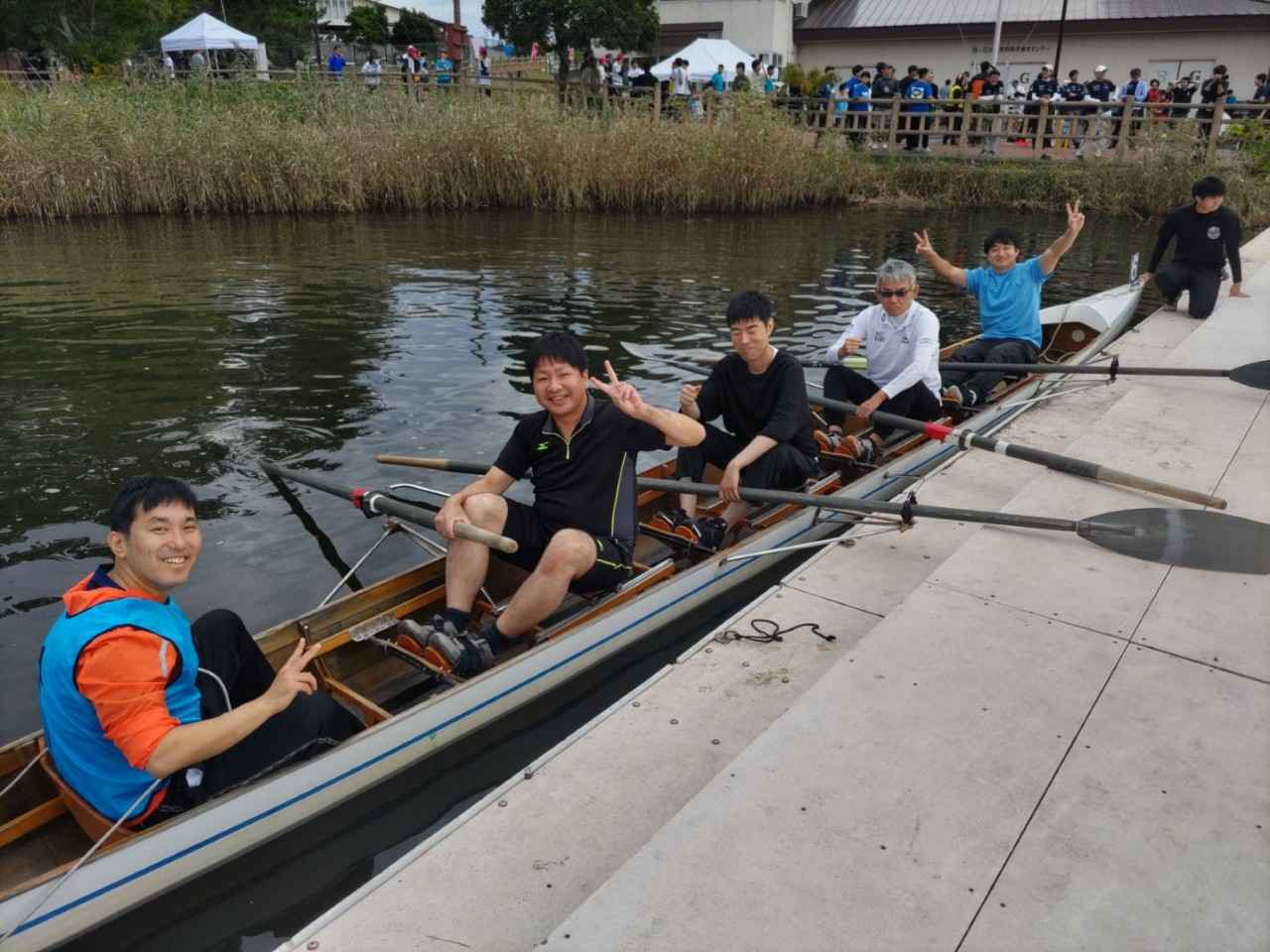 画像: 町を挙げたボート大会に参加! 憩いの場のカフェもイチ推し