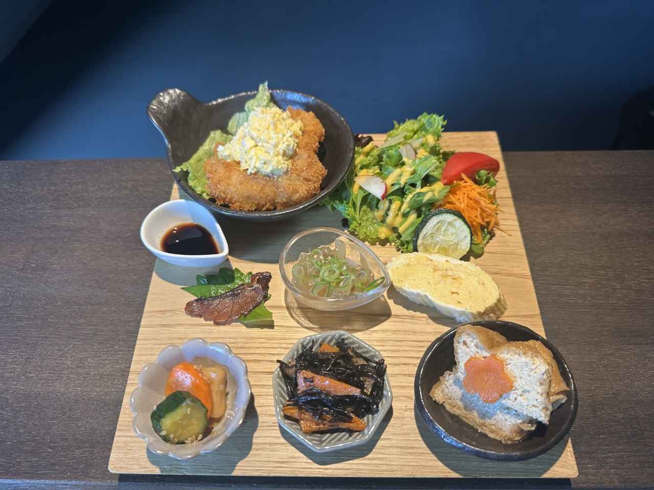 画像: 『Cafe Agreable』のおばんざいプレート