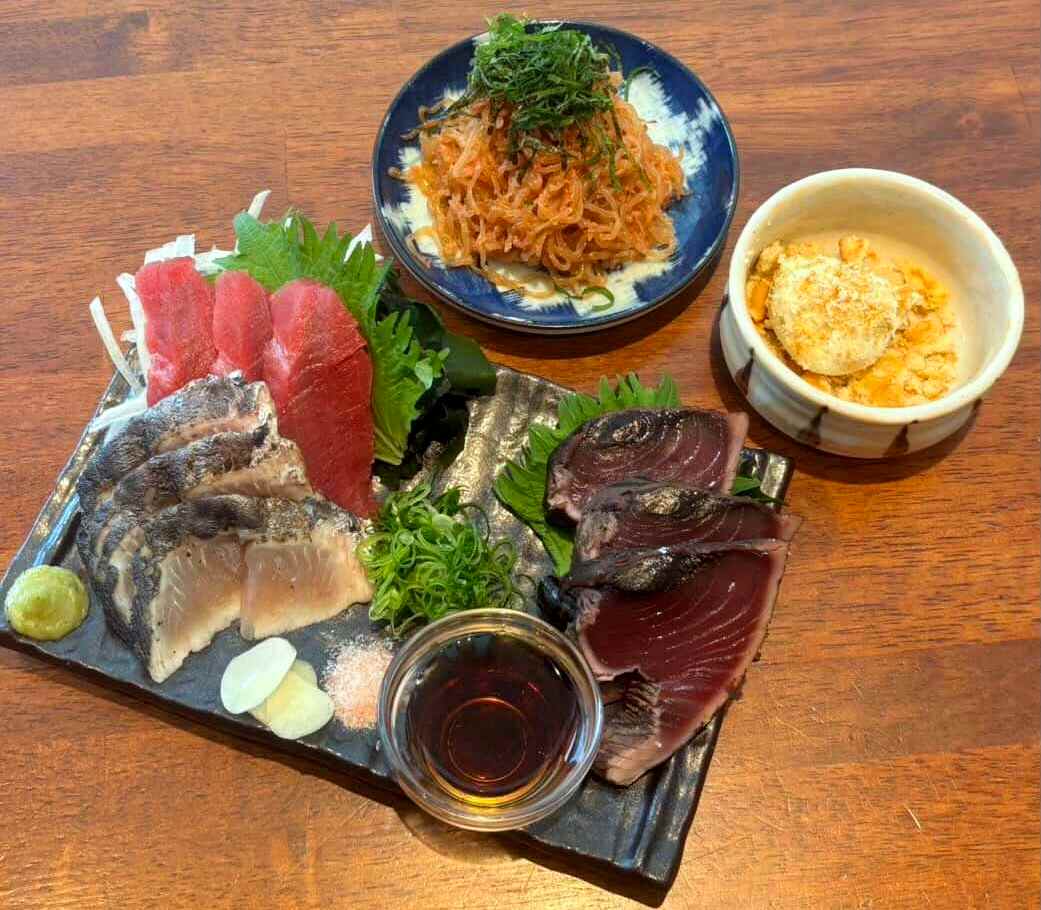 画像: 左上から時計回りに、「糸コン明太」605円、「奈良漬クリームチーズ」473円、「お刺身3種盛り」1,430円