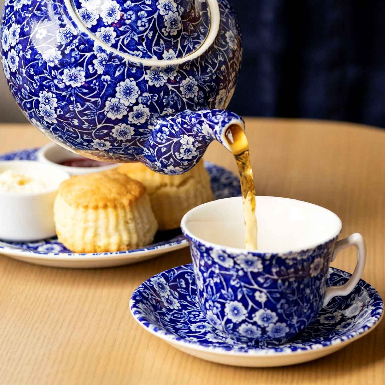 画像1: TEA ROOM KIKI 紅茶 & スコーン専門店 梅田|ナチュラルモダンな空間で英国の喫茶文化を