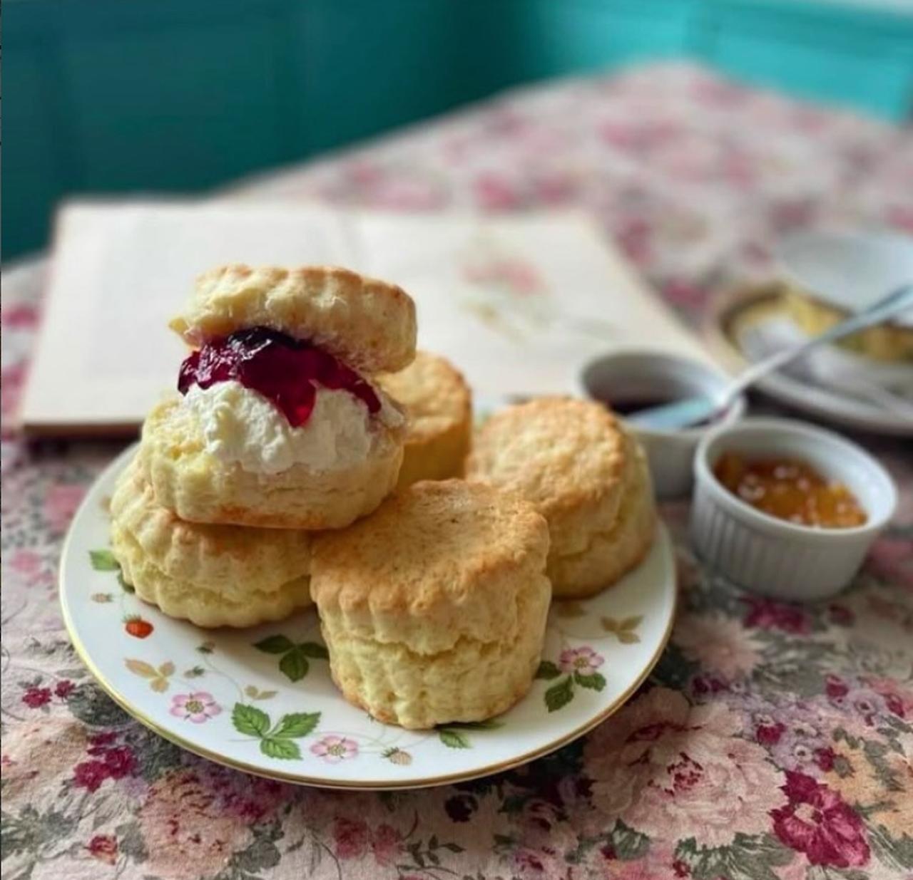 画像1: 北浜レトロ|築100年超の洋館内ティールームで愛でる正統派の英国式スコーン