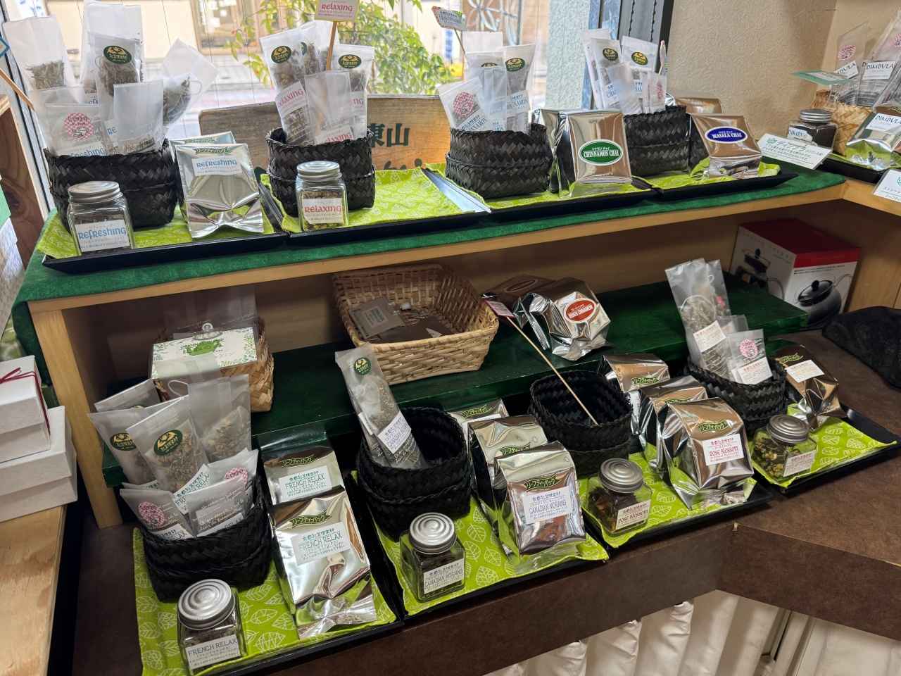 画像2: 【東山】京都らしいオリジナルブレンドが充実。舞妓さん発案の茶葉も揃う「京都紅茶倶楽部」