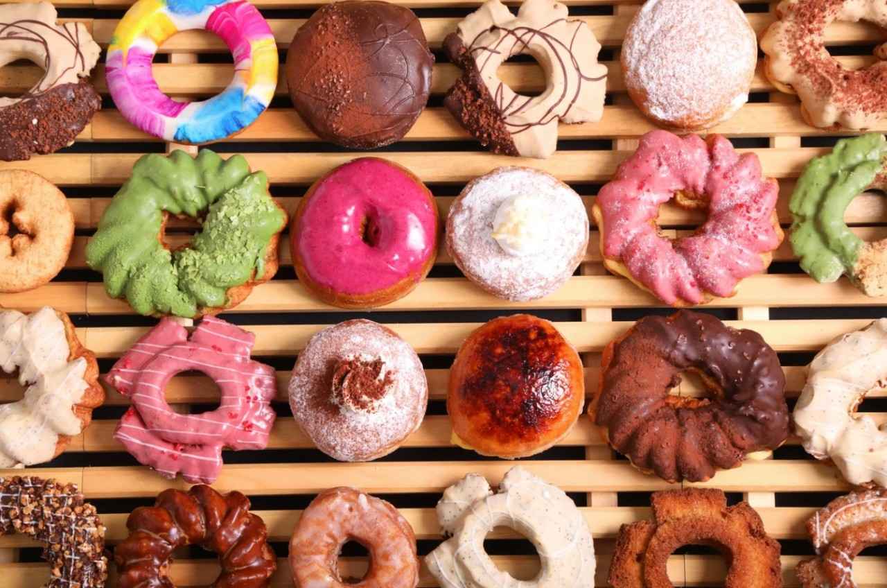 画像1: 30種類以上のラインナップから選ぶのが楽しい「JACK IN THE DONUTS 阪神梅田本店」