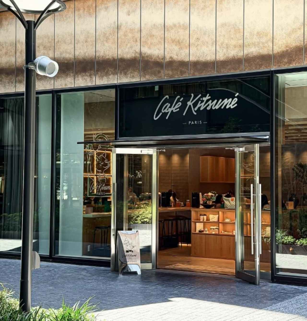 画像1: 独自のもちもち食感と自家焙煎コーヒーを楽しめる、アパレル発の「Café Kitsuné Osaka」