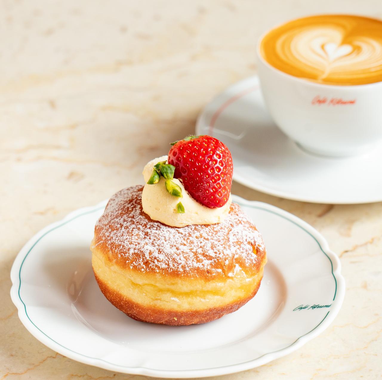 画像2: 独自のもちもち食感と自家焙煎コーヒーを楽しめる、アパレル発の「Café Kitsuné Osaka」