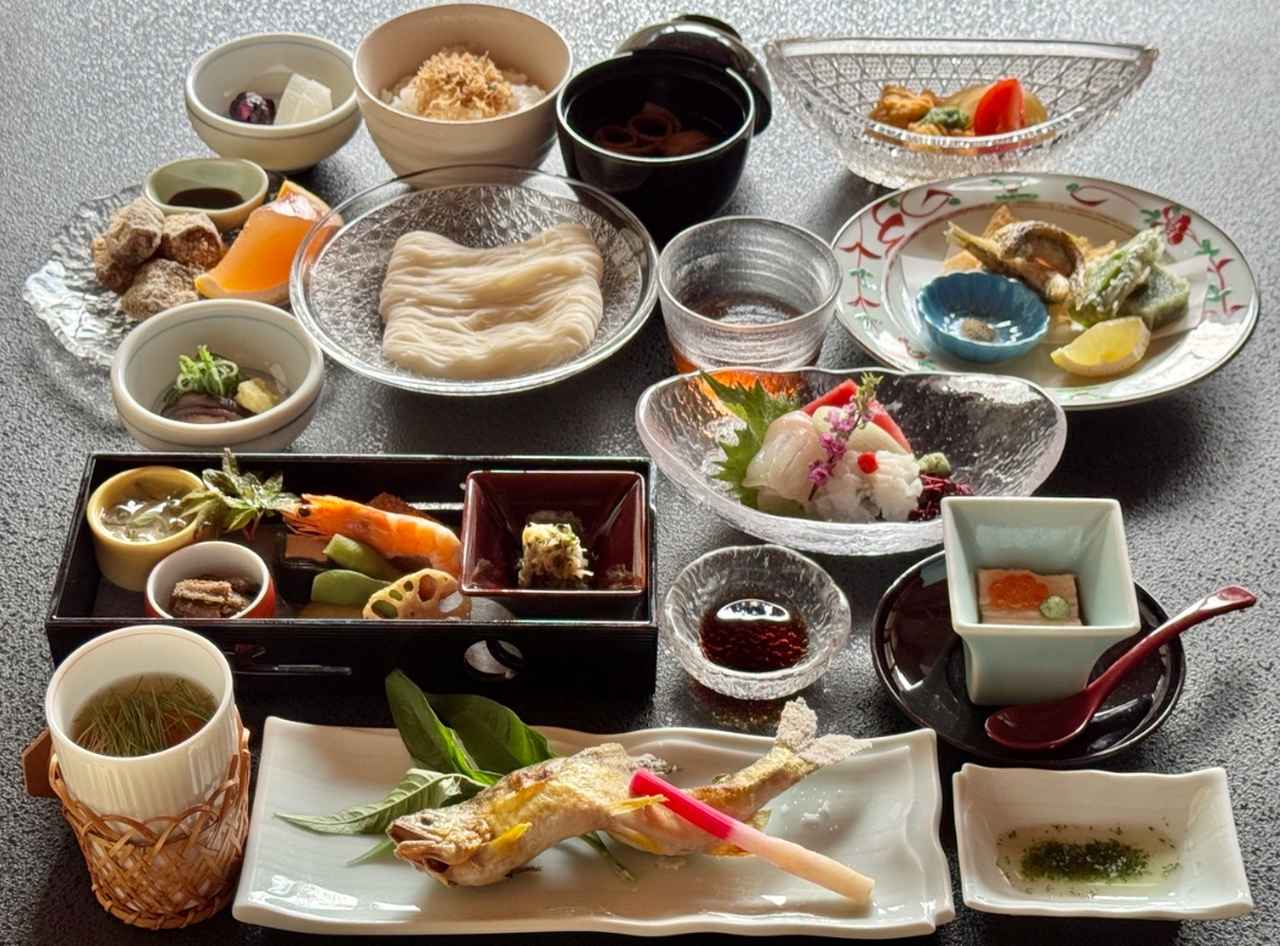 画像: 「山吹 川床懐石」11,500円 ※写真は一例です。