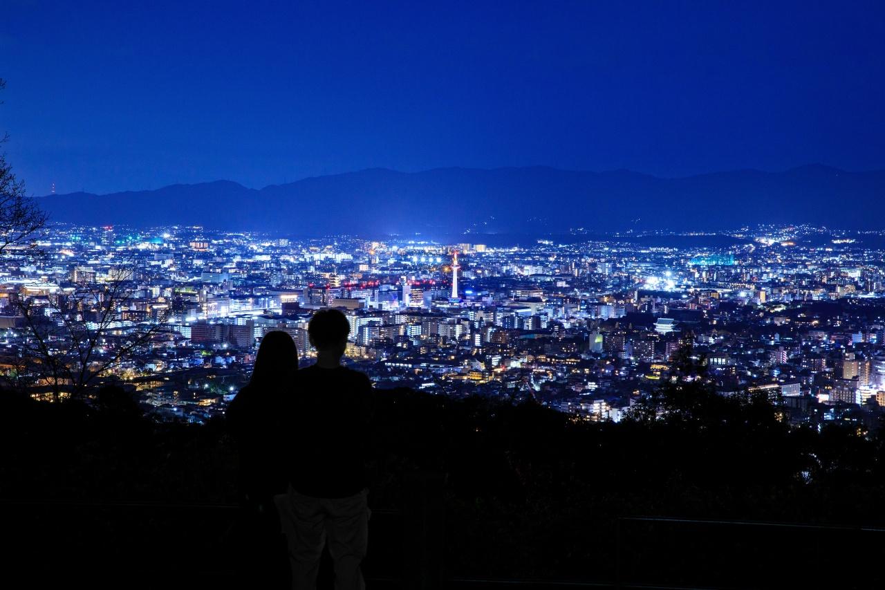 画像1: 【東山】東山山頂公園｜夜景ドライブに。京都タワーをはじめとする街の光を一望