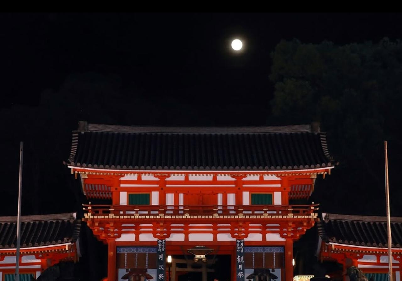 画像2: 八坂神社｜100基の提灯が灯る、祇園のシンボル