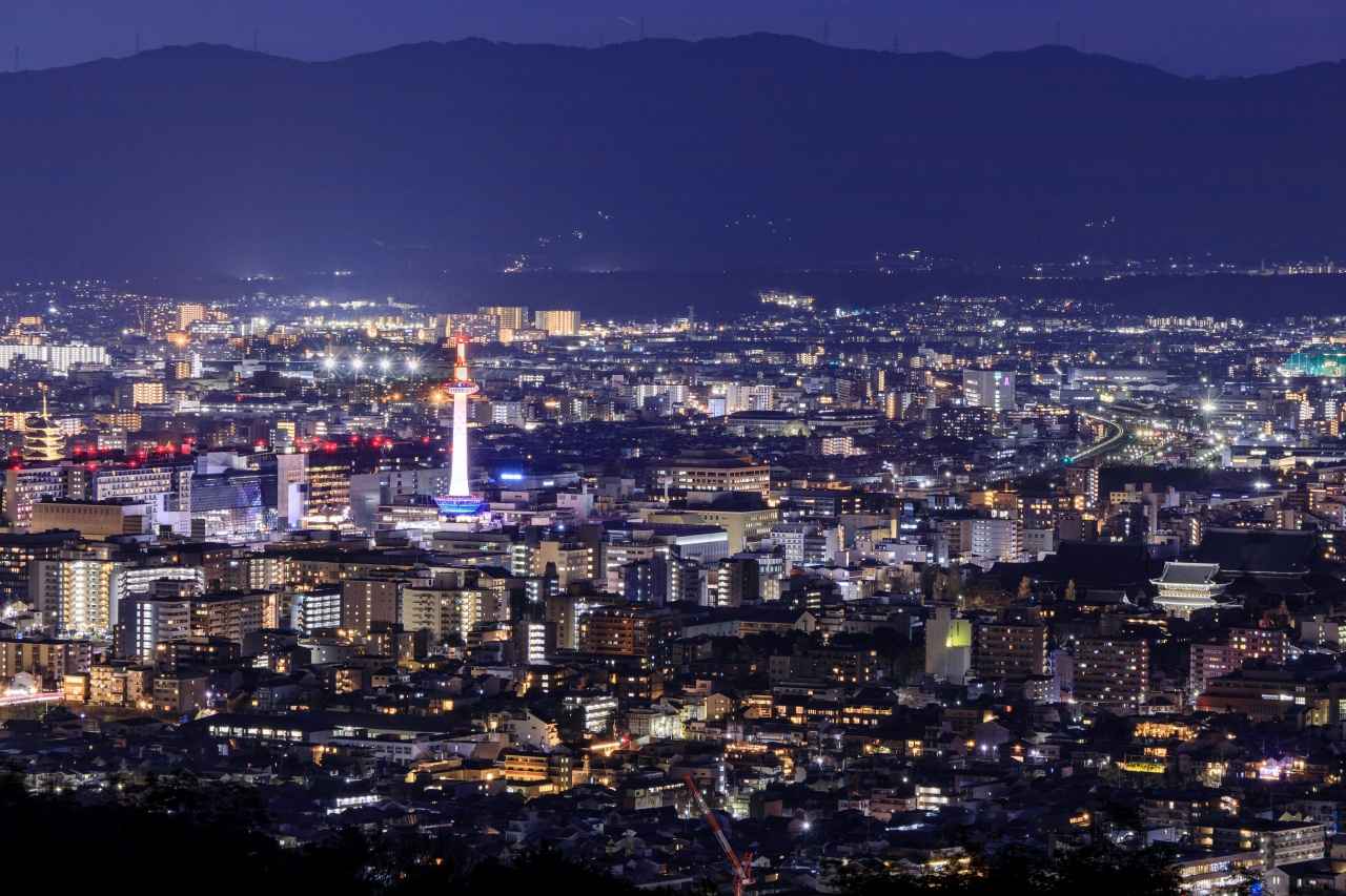 画像2: 【東山】東山山頂公園｜夜景ドライブに。京都タワーをはじめとする街の光を一望