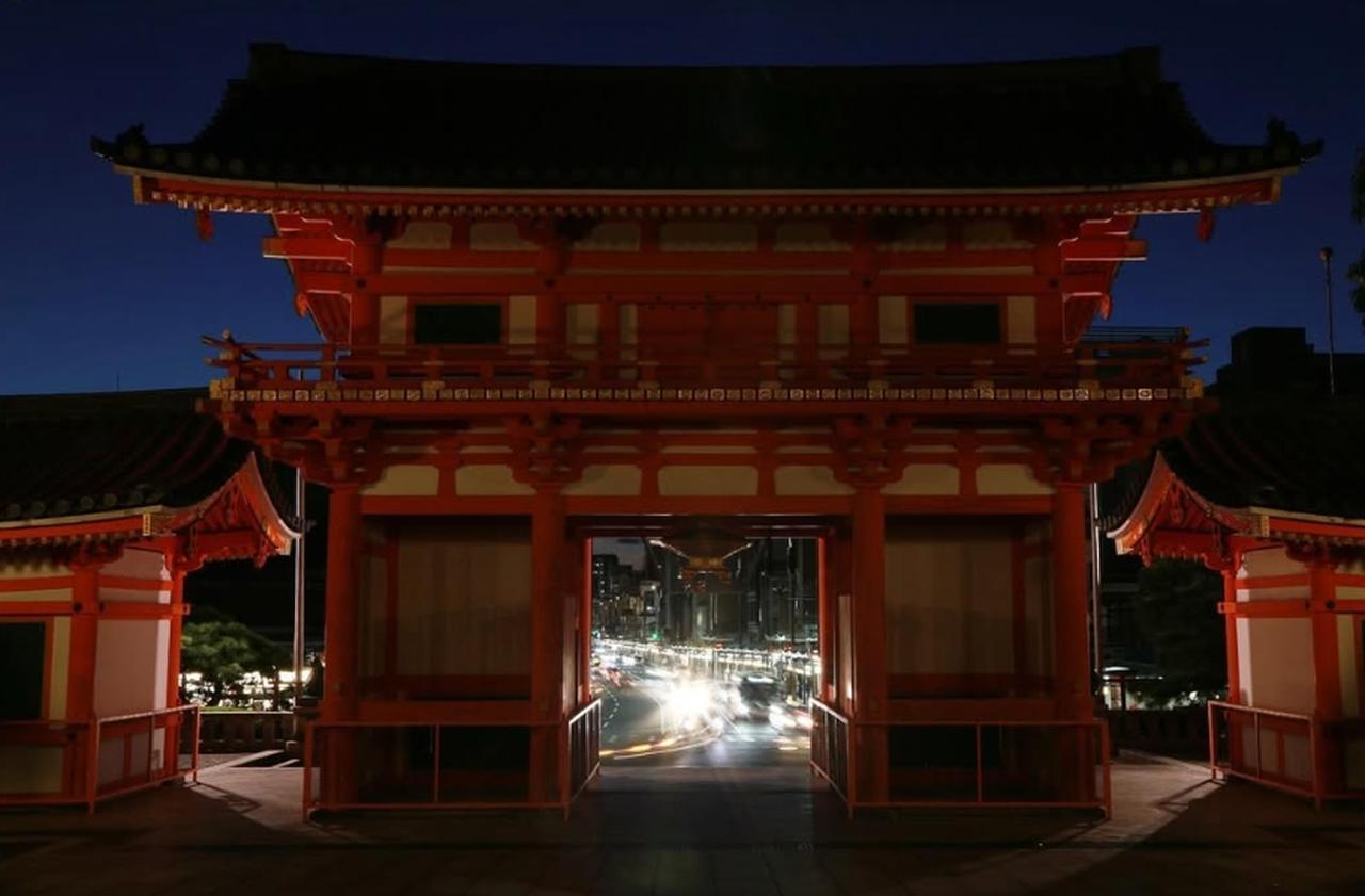 画像3: 八坂神社｜100基の提灯が灯る、祇園のシンボル