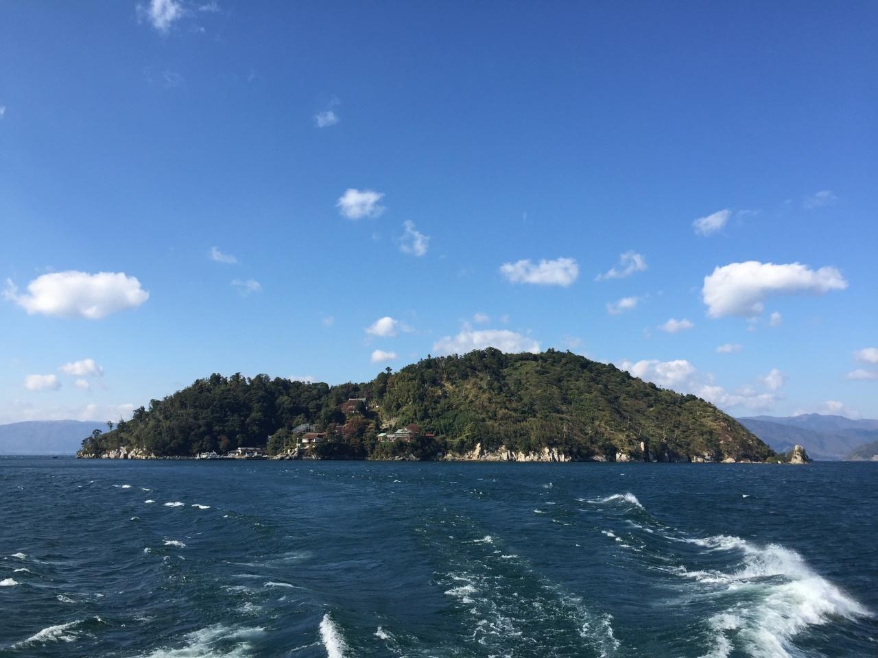 画像: 竹生島全景