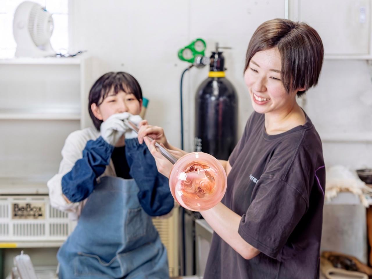 画像: 吹きガラス制作体験