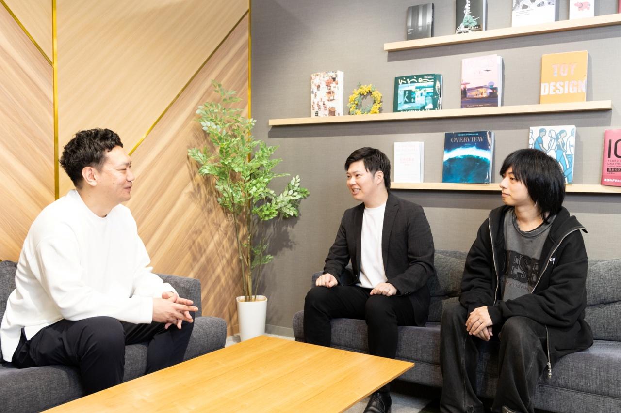 画像: 4月に開催された第1回目のチャンピオンネットワーク会当日、打ち合わせを行う吉松さん