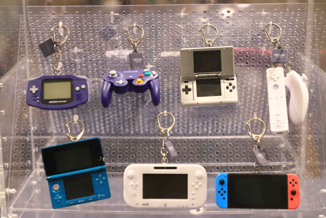 画像: 「ゲームハードキーホルダーコレクション 2000-2017」全7種 各1,320円。おひとり様につき、年代別に2つまで購入可能。