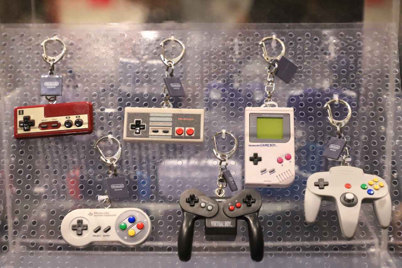 画像: 「ゲームハードキーホルダーコレクション 1983-1999」全6種 各1,320円。おひとり様につき、年代別に2つまで購入可能。