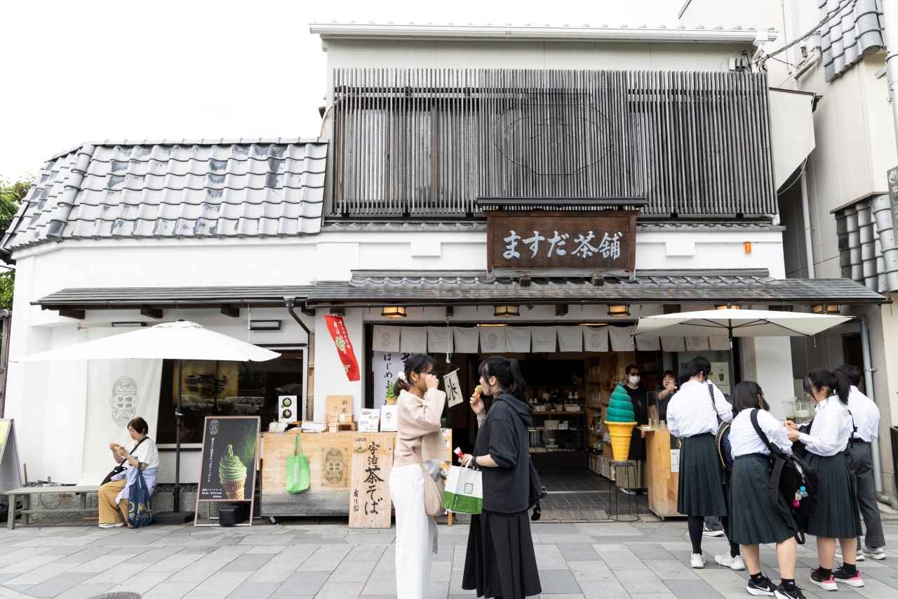 画像1: ますだ茶舗|目の前で挽きたて抹茶をたっぷりかける贅沢ソフト