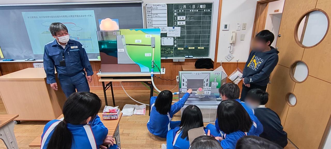 画像: ハイドロクラフト誕生前の小学校での出前授業の様子。