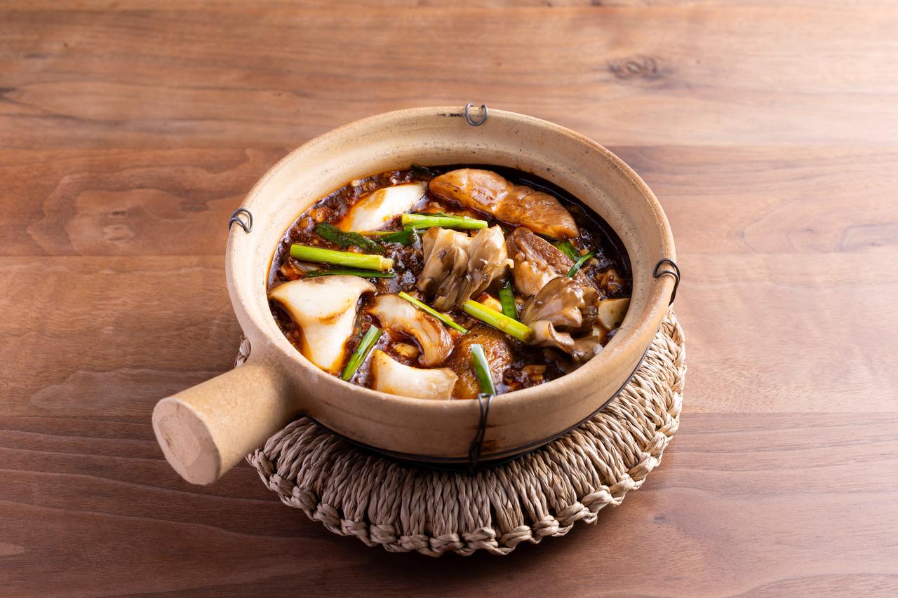 画像: 「SIK eatery」一番採り生どんこ入り3種きのこの四川麻婆豆腐 ※ディナーのみ限定5食(土日祝10食)