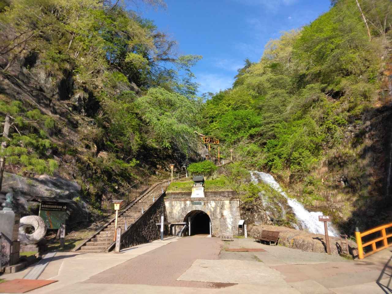 画像: 生野銀山 金香瀬（かながせ）坑道入口