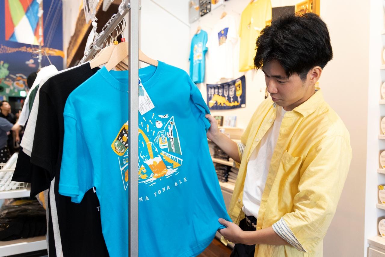 画像: 「大阪限定よなよなエール Tシャツ(ターコイズブルー)」 3,960円。Size:S、M、L、XXL、XXXL(※XXL、XXXLに関してはスタッフに要問い合わせ )