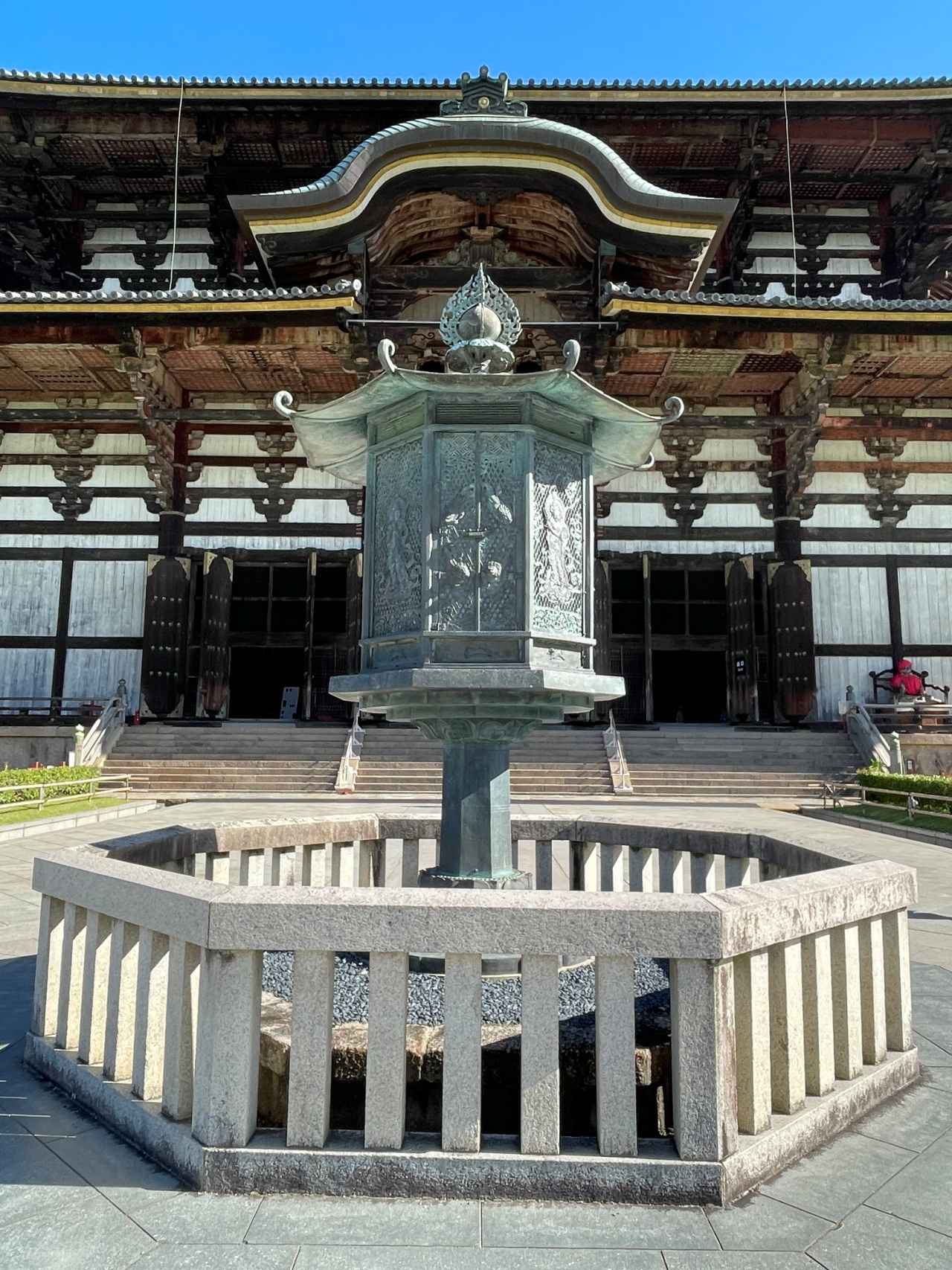 画像: 八角燈籠 提供:東大寺