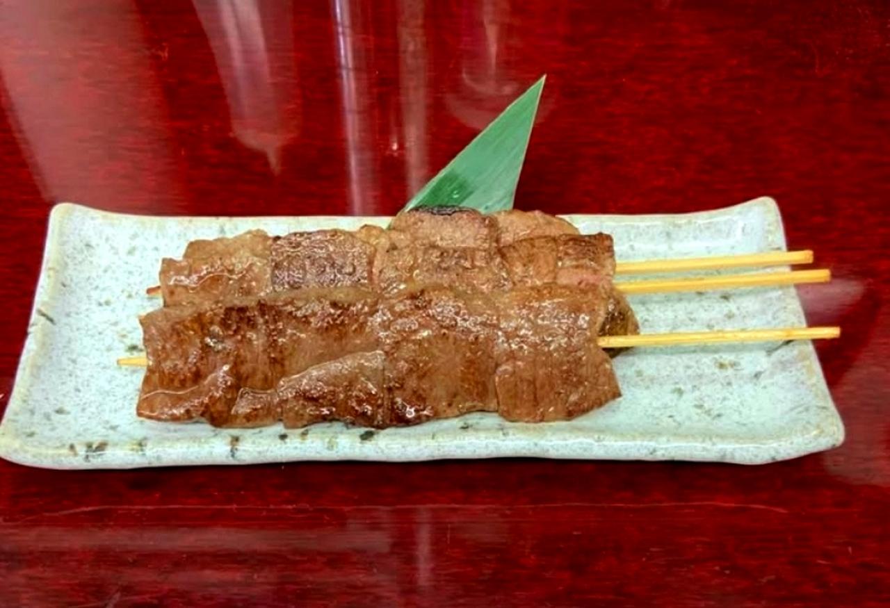 画像2: 甘くジューシーな近江牛の「牛串ステーキ」｜千成亭 八幡堀店
