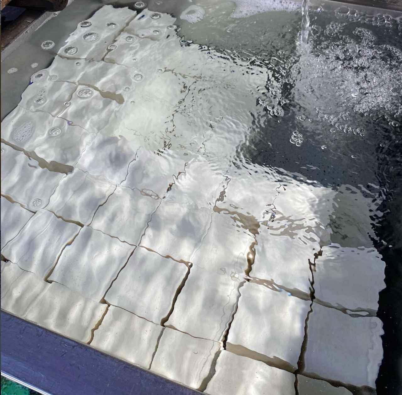画像1: 名水とうふ 山口屋|1皿200円の名水豆腐を店頭でパクリ