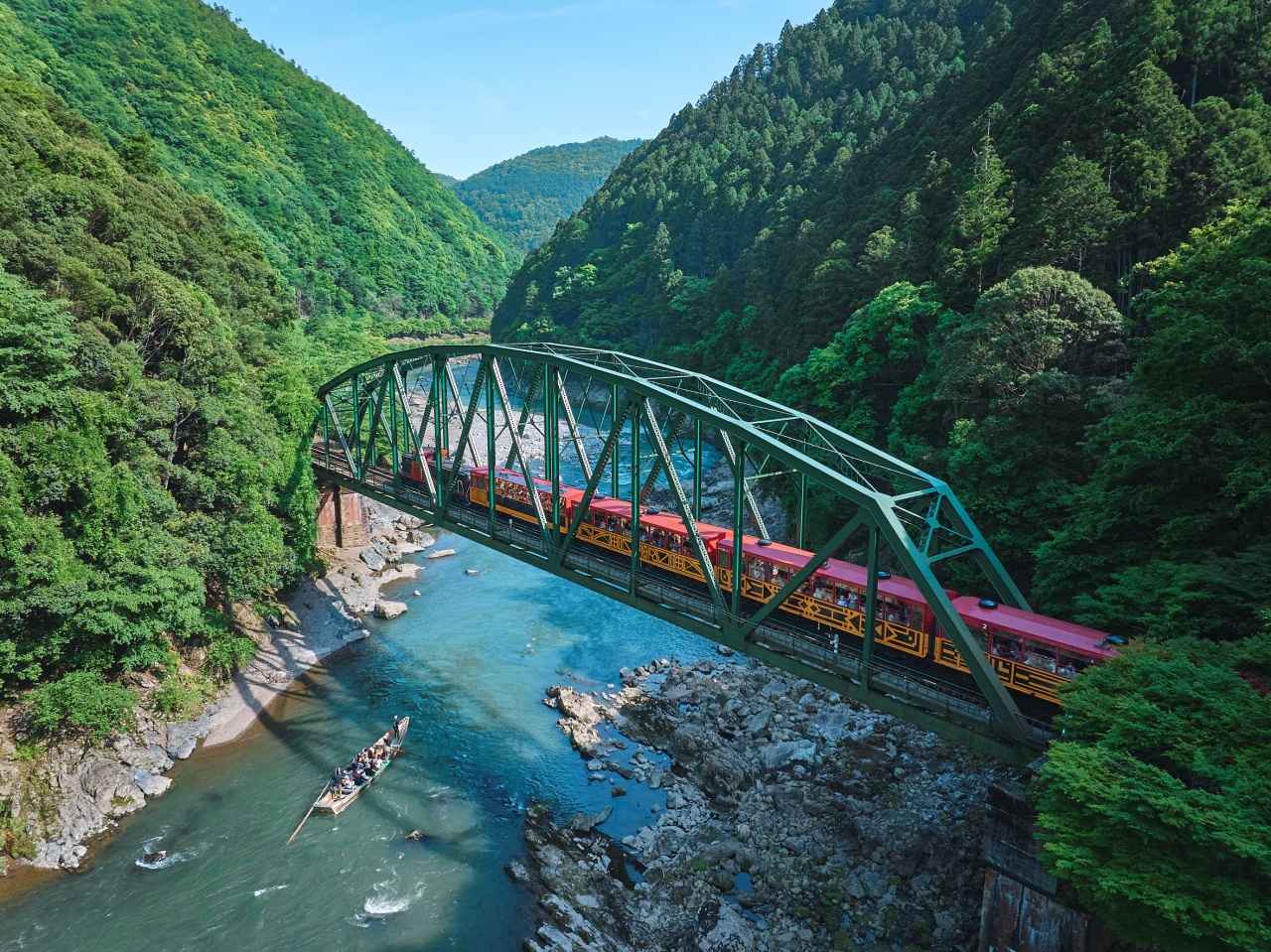 画像1: 嵯峨野トロッコ列車｜車窓いっぱいに広がる四季の景色を楽しむ観光列車