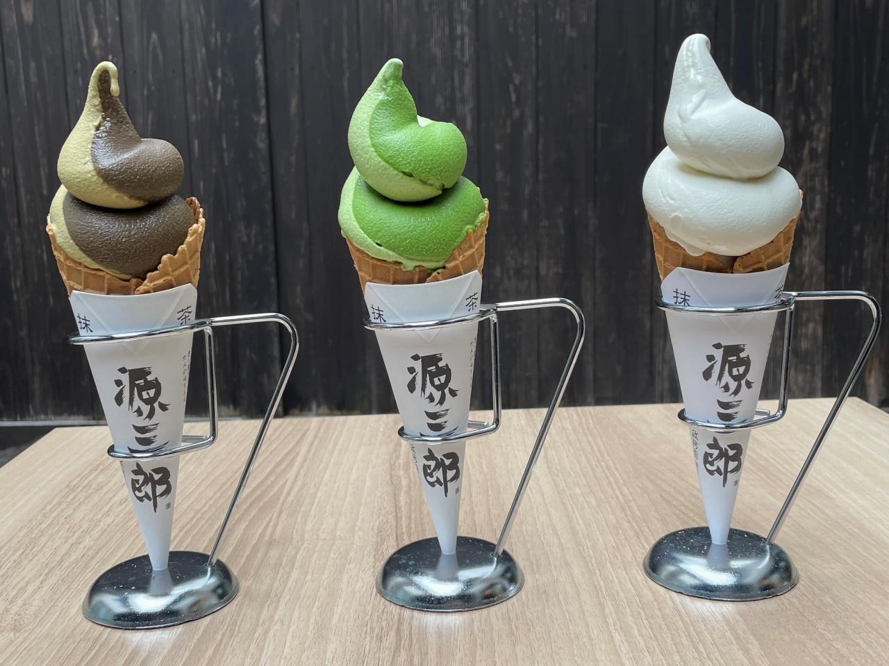 画像2: 政所園 夢京橋店 茶房源三郎｜2種類の濃厚抹茶を使った贅沢なもこもこ源三郎ソフト