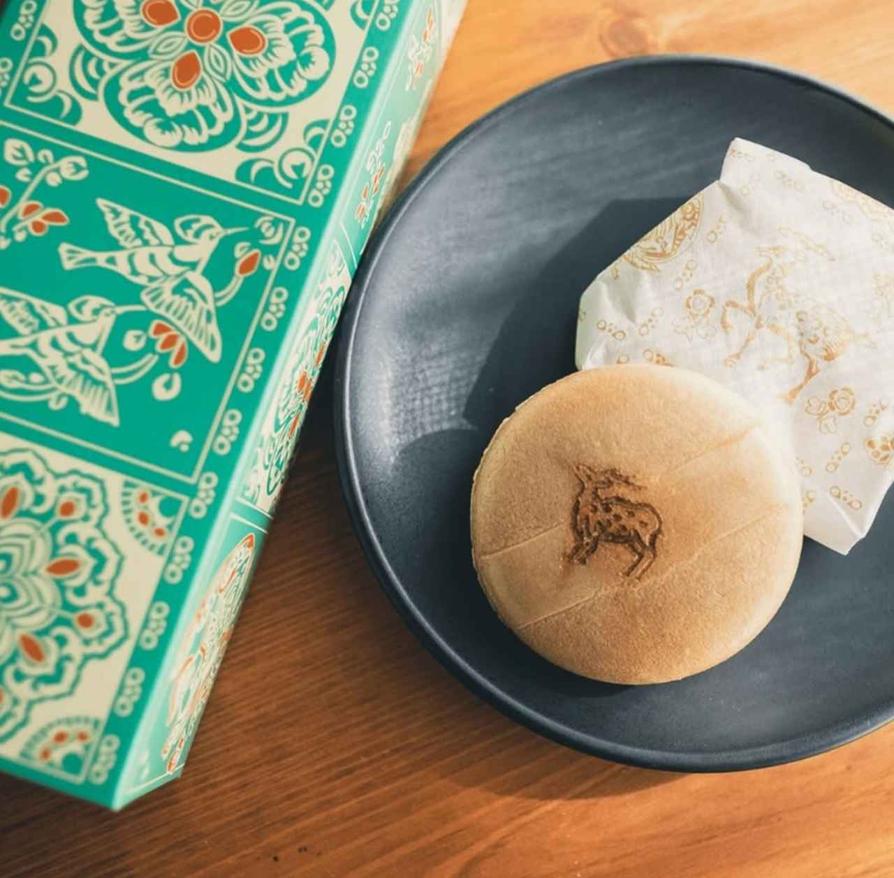 画像2: 本家菊屋|豊臣秀吉が好んだ「御城之口餅」と、焼印がかわいい「鹿もなか」