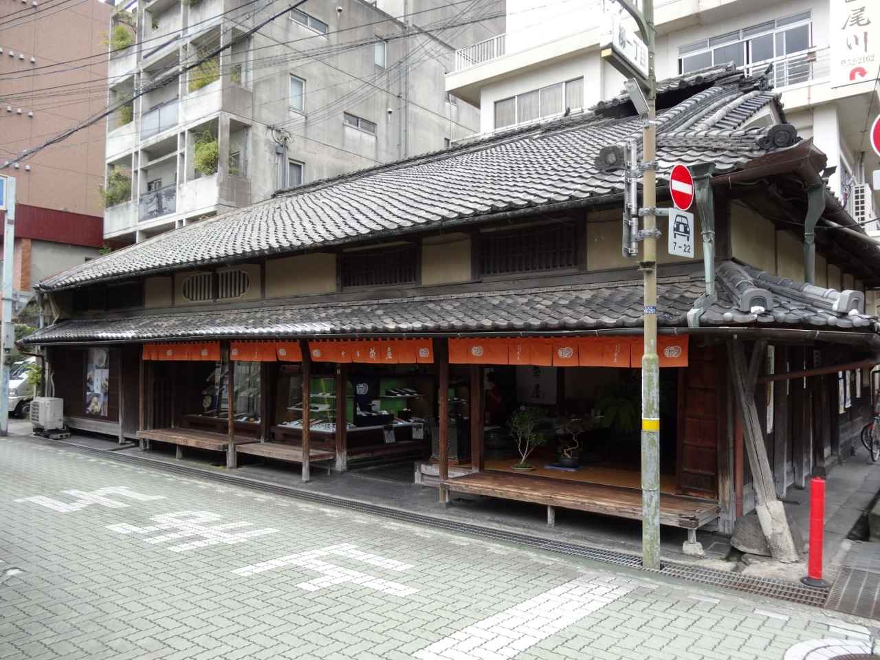 画像1: 本家菊屋|豊臣秀吉が好んだ「御城之口餅」と、焼印がかわいい「鹿もなか」