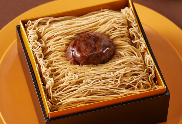 画像: ＜中島大祥堂＞丹波お重仕立てのモンブラン税込2,916円/丹波栗を使用した繊細なモンブランクリームを織り重ねた、口溶けの良い上質な味わい。