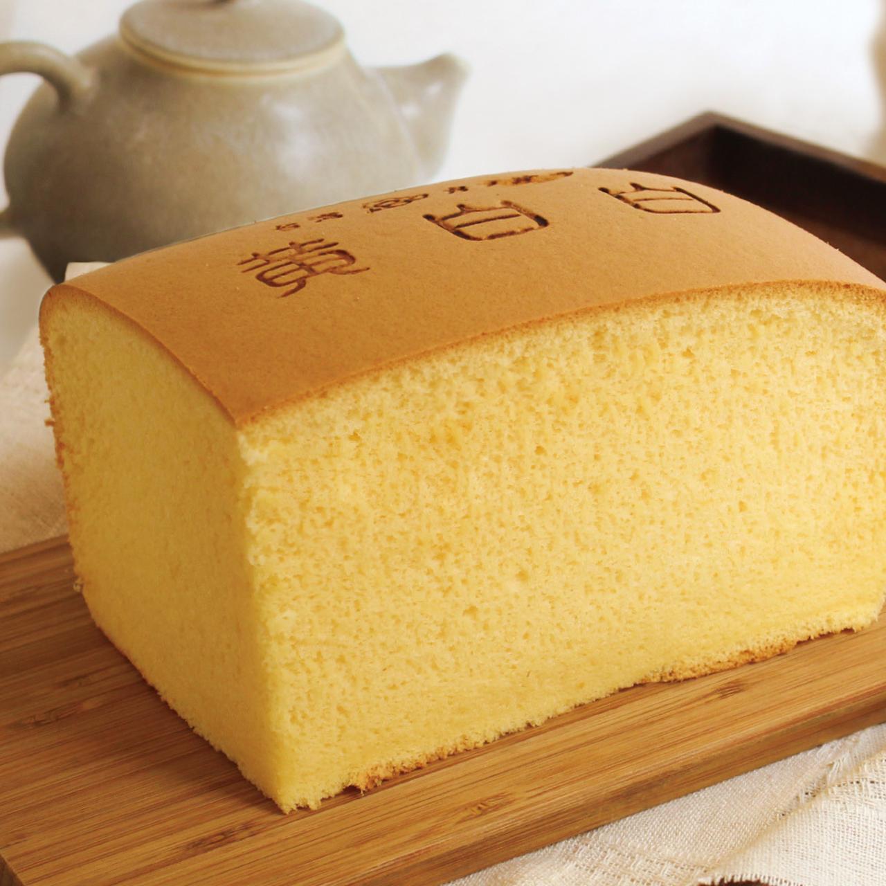 画像: 台湾カステラ 黄白白 新京極店｜蒸したてを切り分けるふわふわの「台湾カステラ」