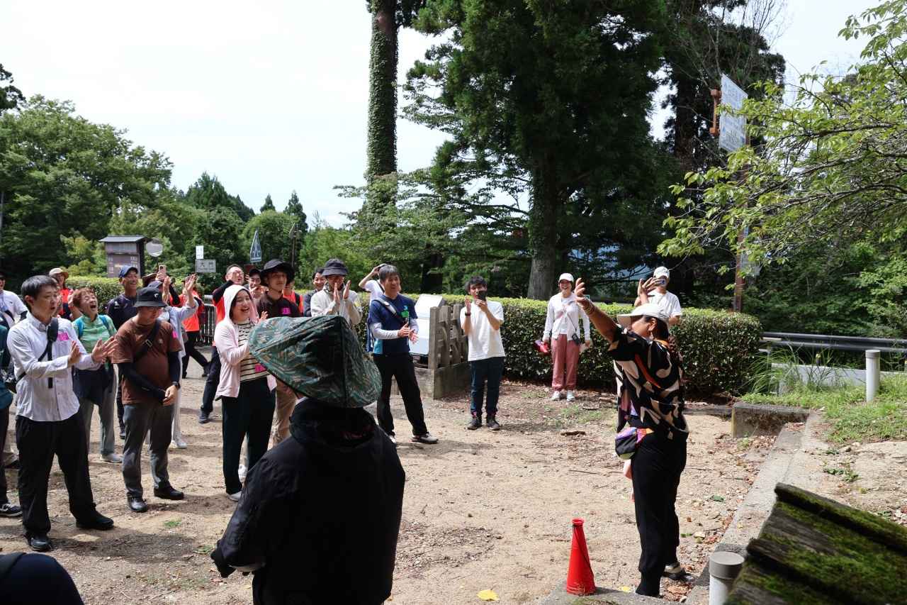 画像1: 約100名が参加！手作業で未来へ繋ぐ世界遺産「熊野古道」の保全活動