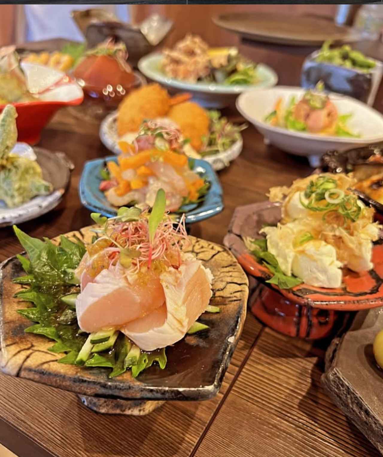 画像: うつわのセンスが光る小鉢料理