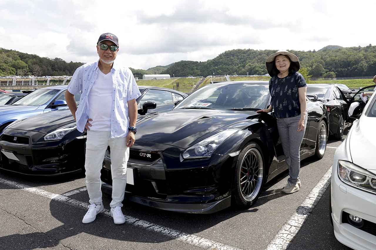画像: 限定カラーのLM-Rを装着したR35 GT-Rのタダ マサルさん・ノリコさんご夫妻(大阪府)