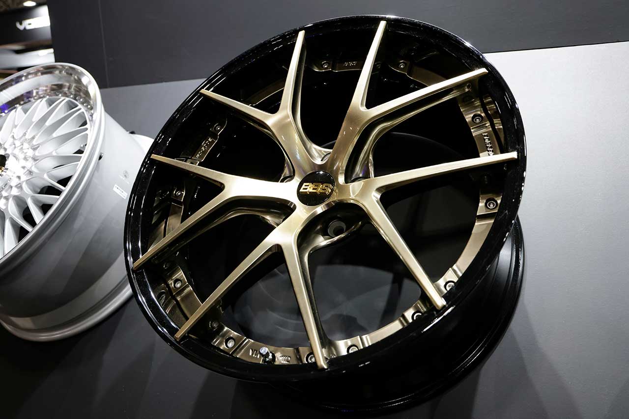 画像: BBSが提示する新たな美意識。意外な組み合わせながらも、ワクワクするカラー表現だ