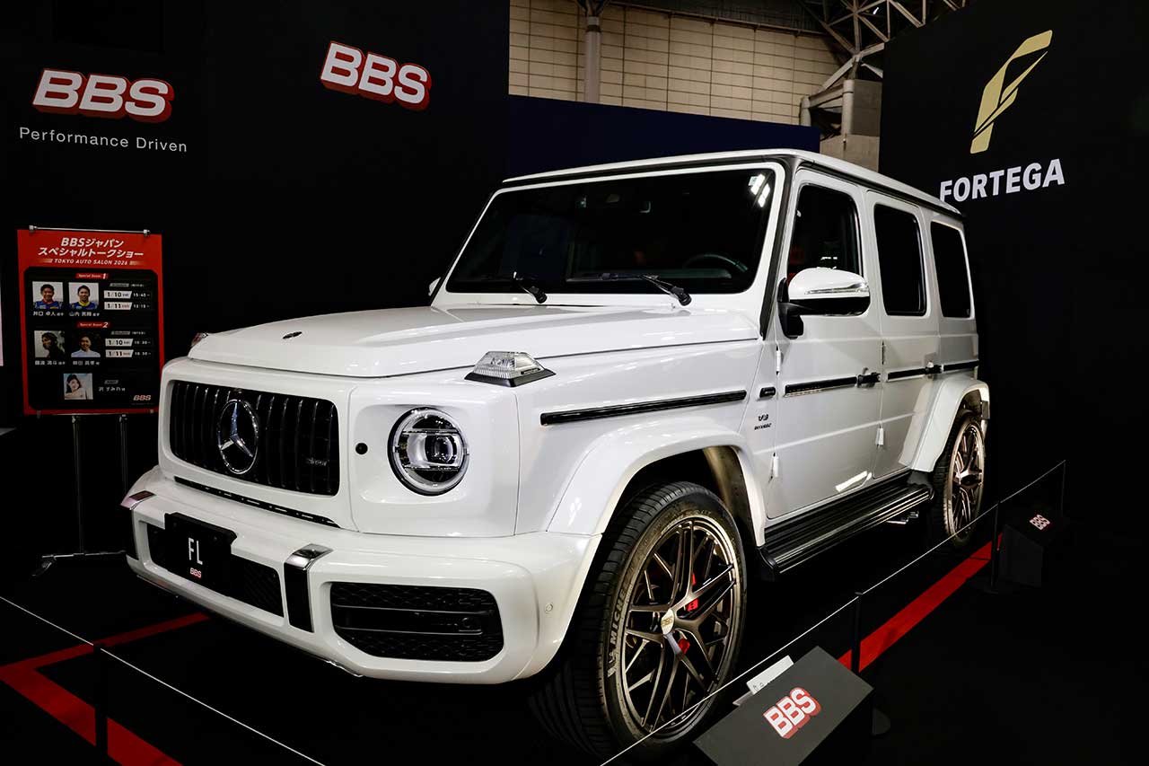 画像: FL22インチの装着イメージとして展示されたMercedes-AMG G 63