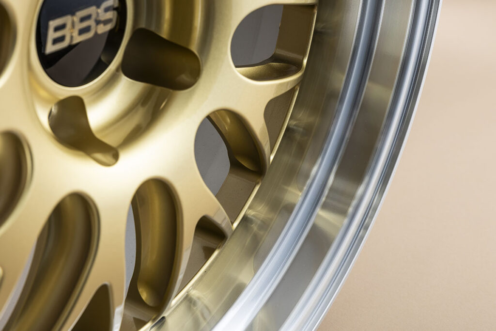 画像: LMから転用した段付きリム。路面からの強い衝撃や、コーナリング時の強烈な横Gに対しても ホイールが歪みにくい