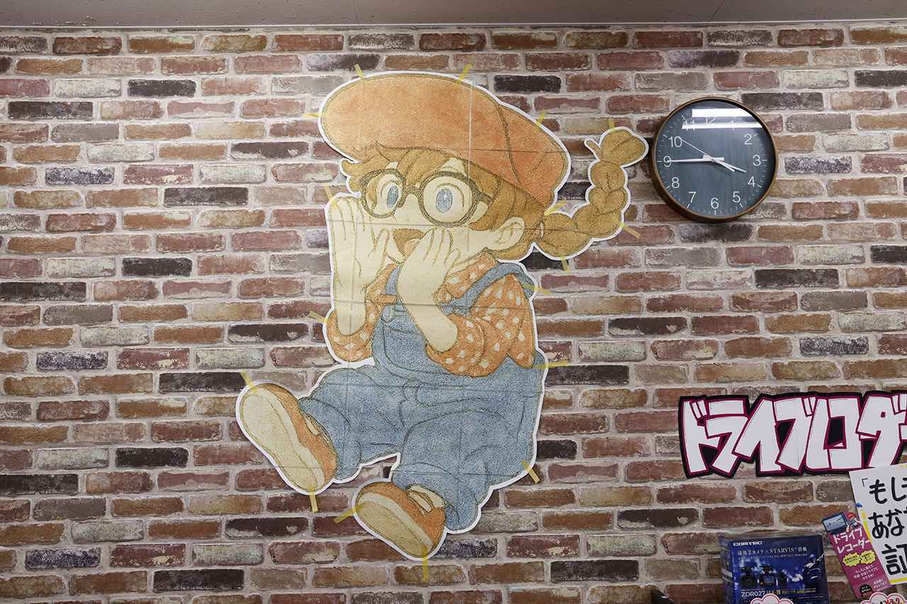 画像: 店内の随所に登場するカインディーちゃん