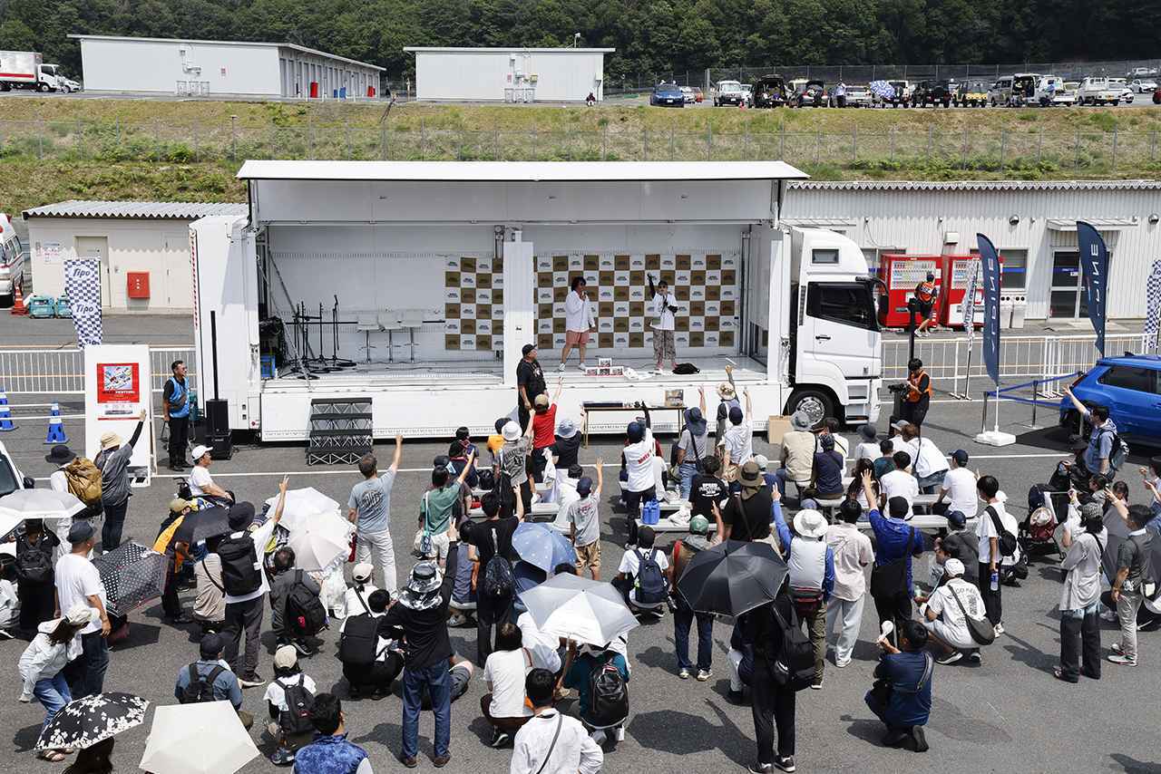画像: トークショーやじゃんけん大会など、各種プログラムで盛り上がりを見せたステージイベント