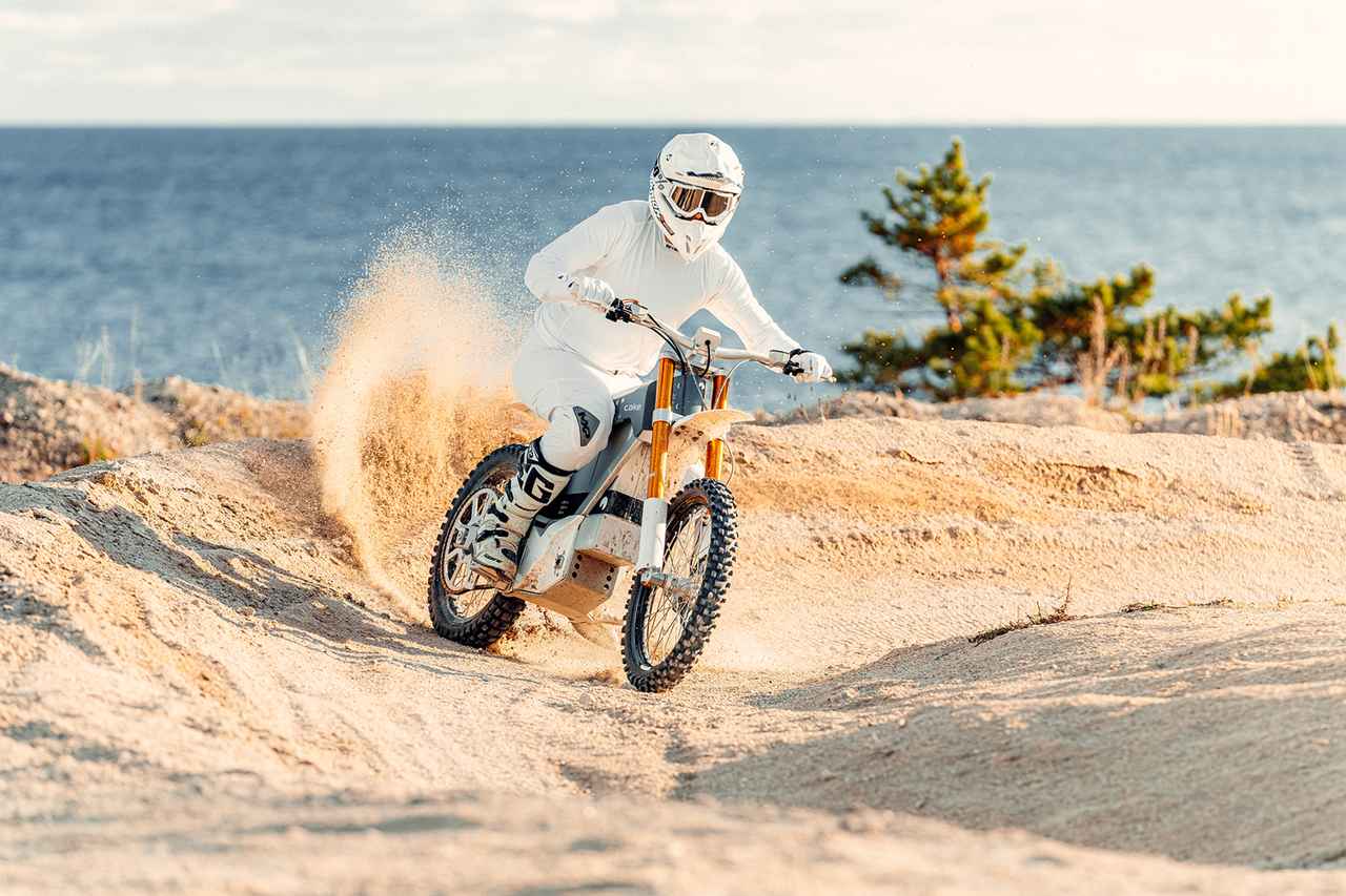 画像 : 本格オフロードバイク「カルク オーアール レース」