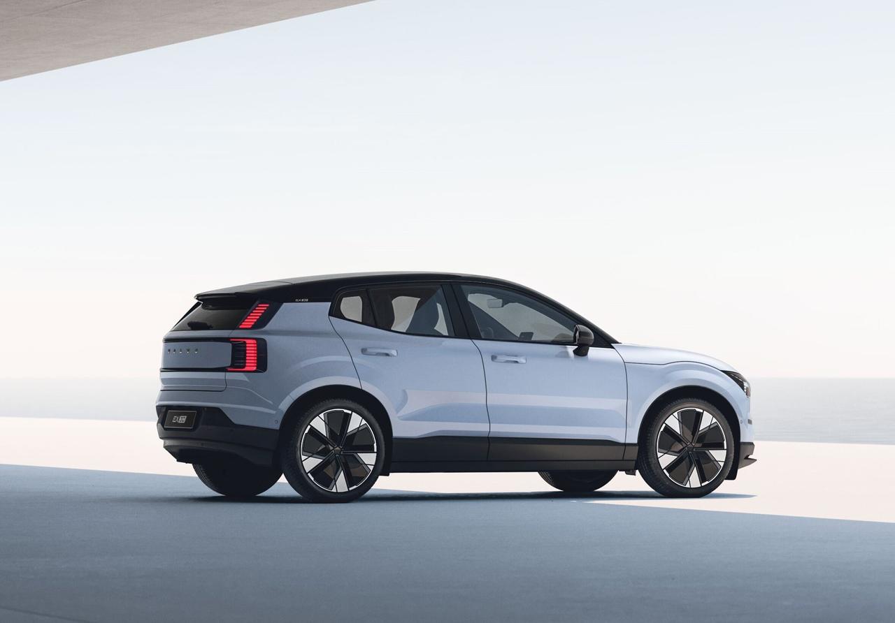 画像: ボルボが100％EVメーカーになるための戦略モデル、「EX30」を発表。3万6000ユーロから！ - スマートモビリティJP