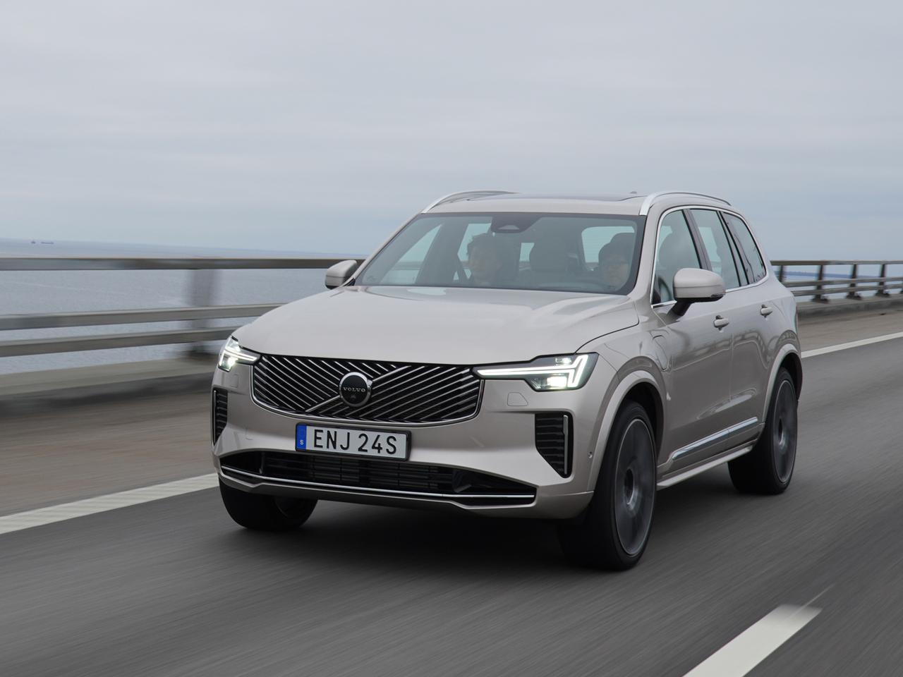 試乗】ボルボ XC90が大幅改良。「完全電動化への橋渡し」だけ