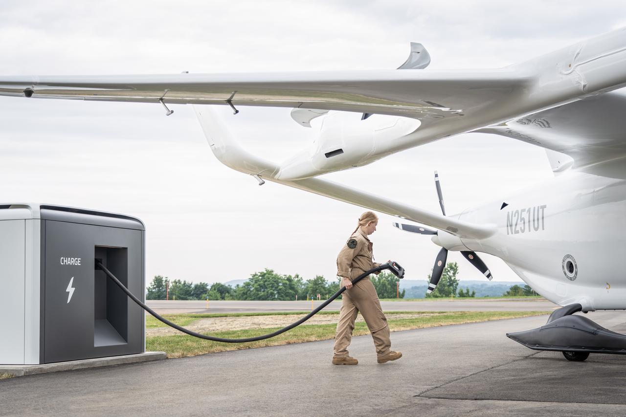 Ectol eCTOLが物流を変える。北九州空港を拠点に電動航空機による貨物輸送の実証実験、国内初の実施へ - スマートモビリティJP