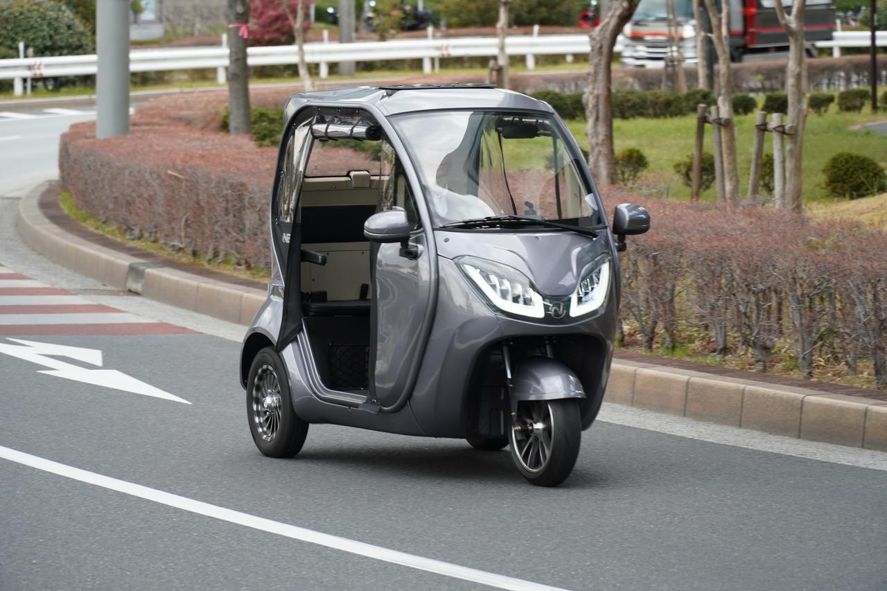 画像: シュッと引き締まったデザインで、若干固めの乗り心地が特徴の「NEO-ONE」。